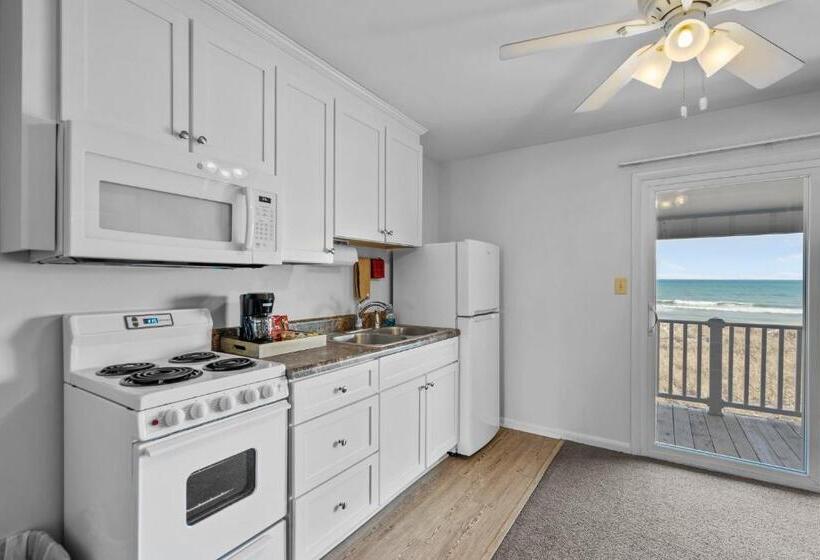 Мотель The Beach House