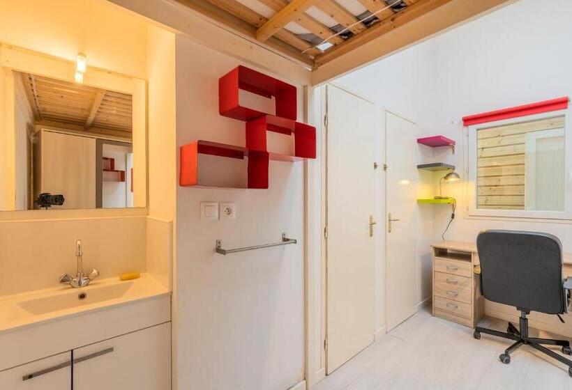 پانسیون Maison Victor Hugo