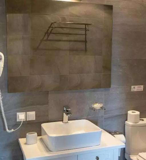 Ampoulos Rooms & Apartments