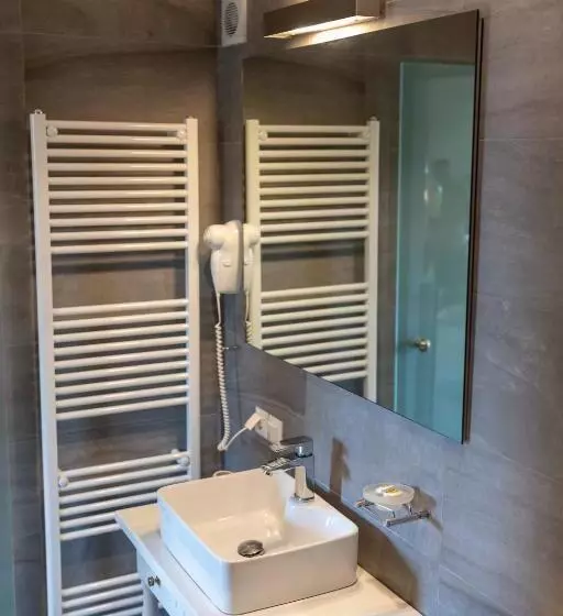 Ampoulos Rooms & Apartments