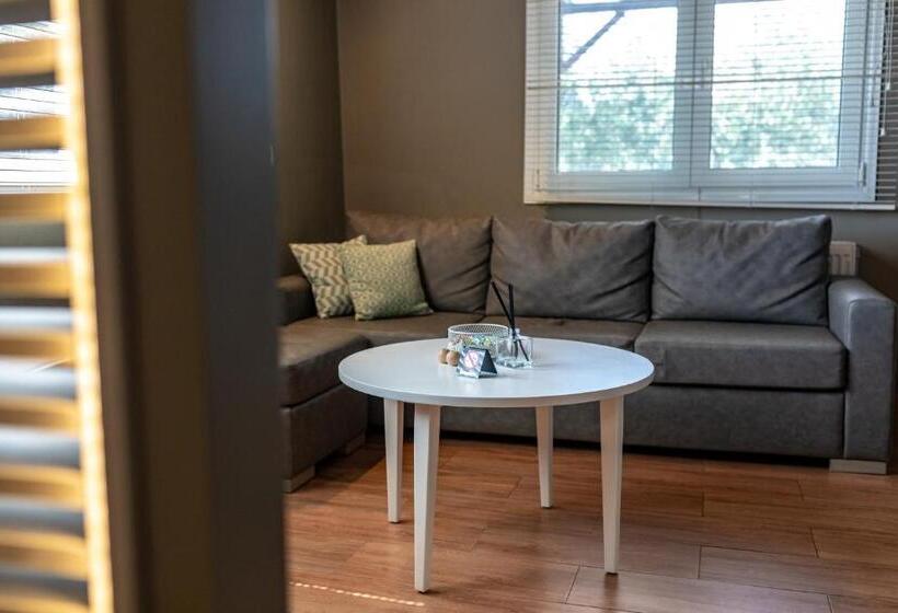 Ampoulos Rooms & Apartments