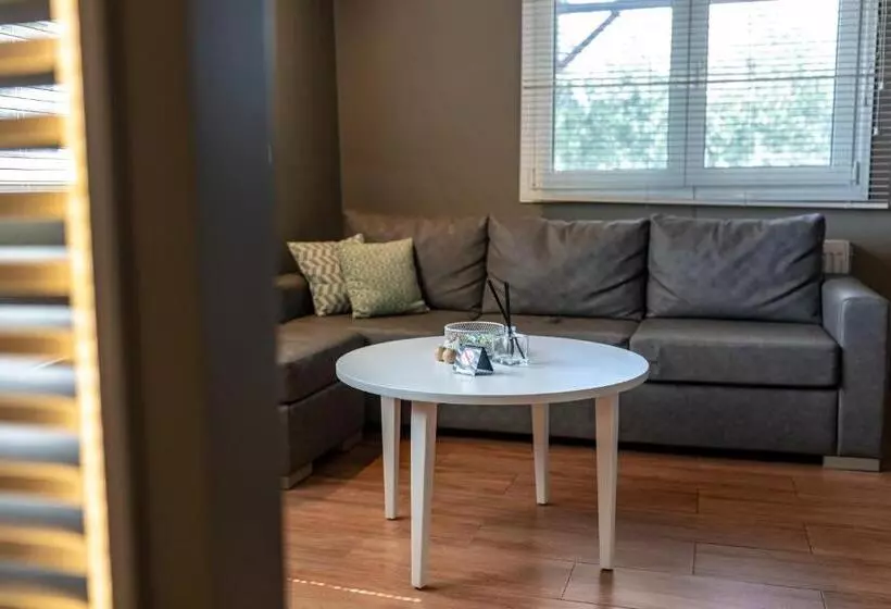 Ampoulos Rooms & Apartments