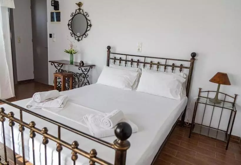 Ampoulos Rooms & Apartments