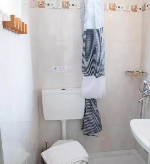 Ampoulos Rooms & Apartments