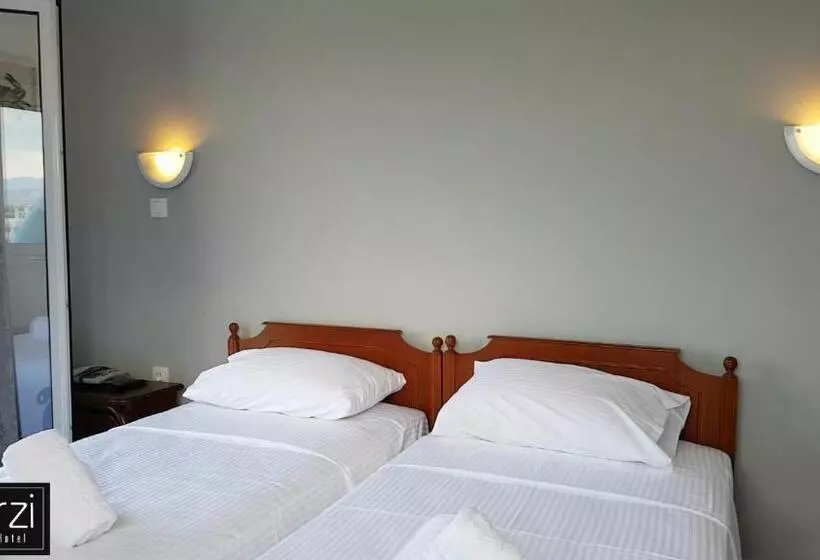 ホテル Marzi Boutique