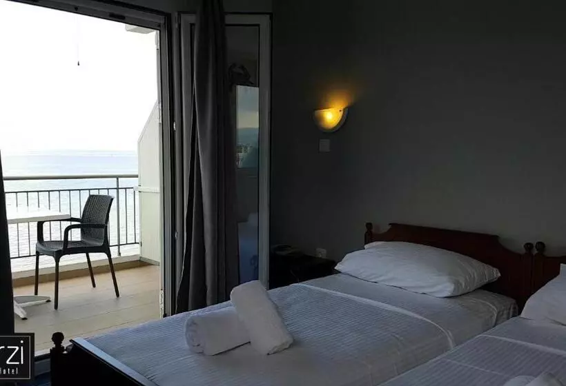 ホテル Marzi Boutique