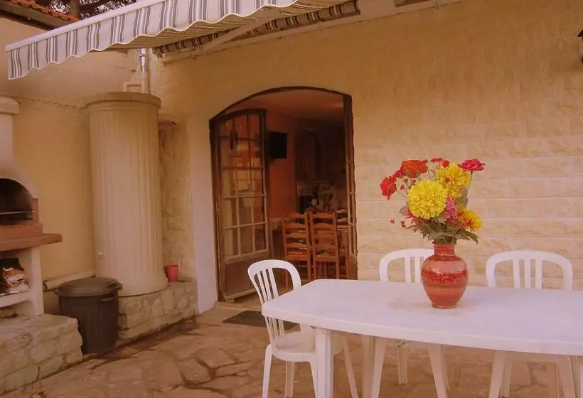 Cozy Cottage In Vairessurmarne With Garden