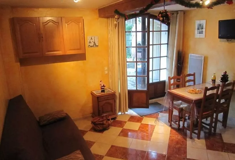 Cozy Cottage In Vairessurmarne With Garden