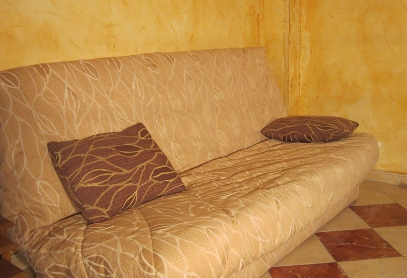 Cozy Cottage In Vairessurmarne With Garden