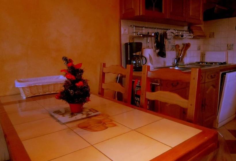 Cozy Cottage In Vairessurmarne With Garden