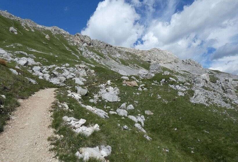 Dreamy Cottage In Bellamonte Italy With Hot Tub