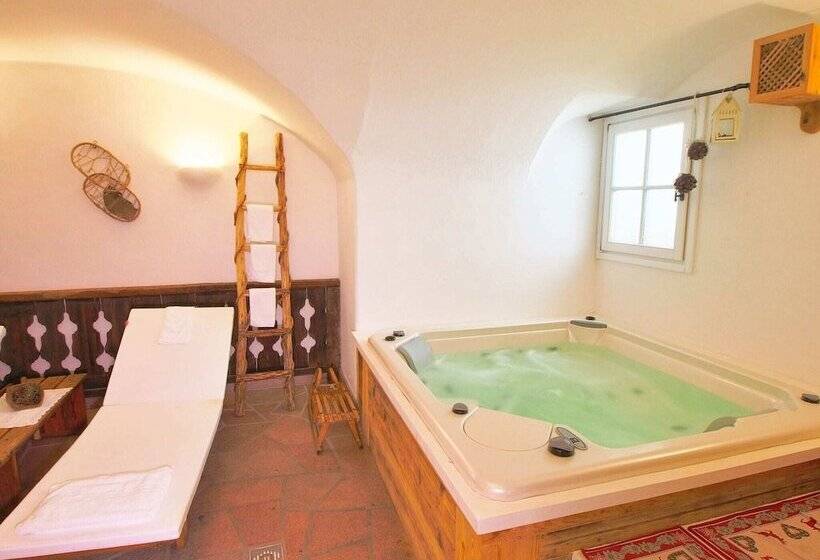 Dreamy Cottage In Bellamonte Italy With Hot Tub