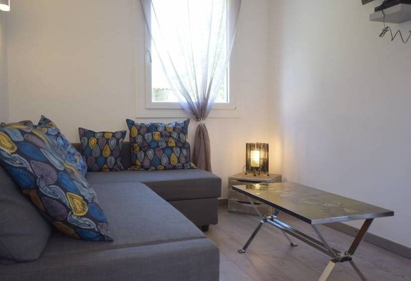 Gite On A Quiet Property, Through A Wine Garden Surrounding