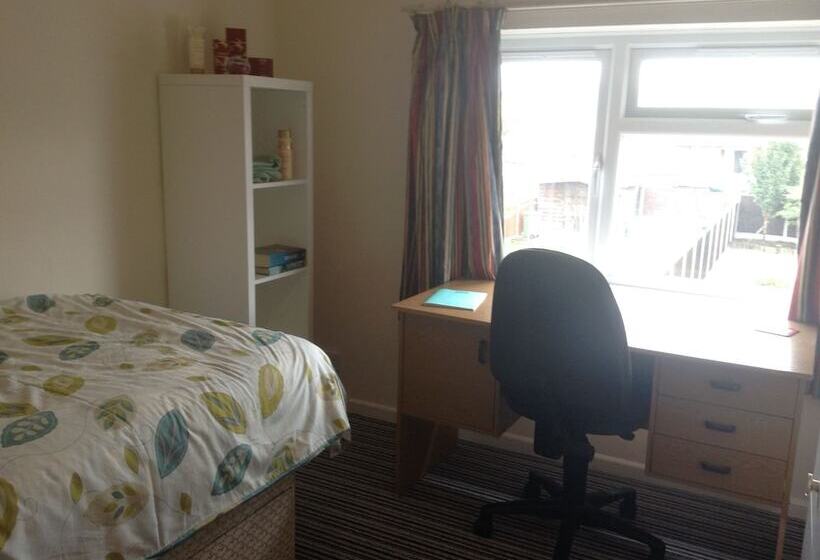 إقامة 3 Bed Broomfield Road Newport Shropshire