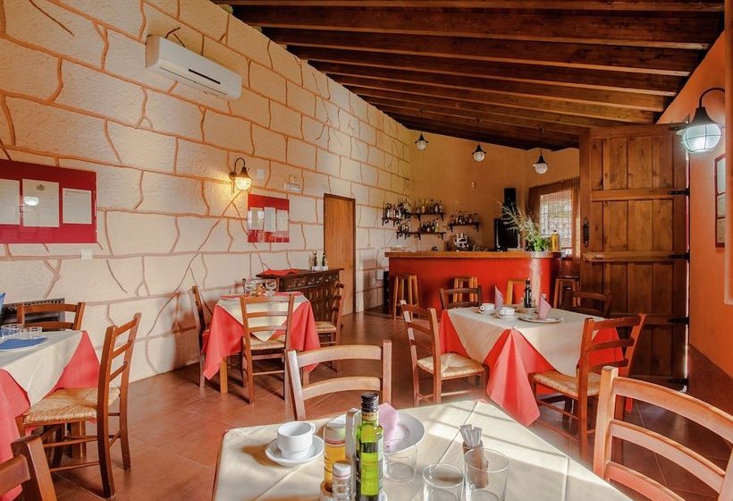 Vintage Farmhouse In Algarinejo With Terrace