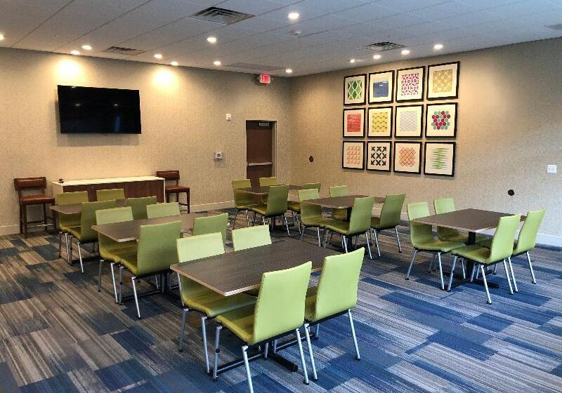 호텔 Holiday Inn Express & Suites Madison West Middleton, An Ihg