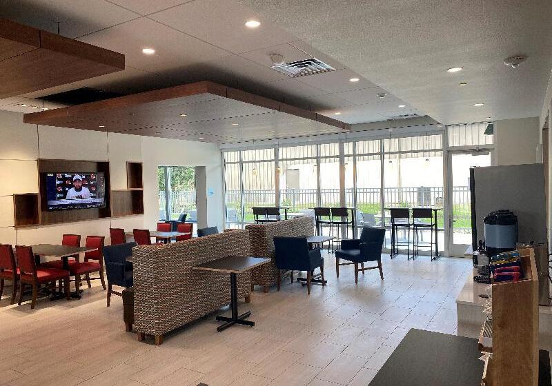 호텔 Holiday Inn Express & Suites Madison West Middleton, An Ihg