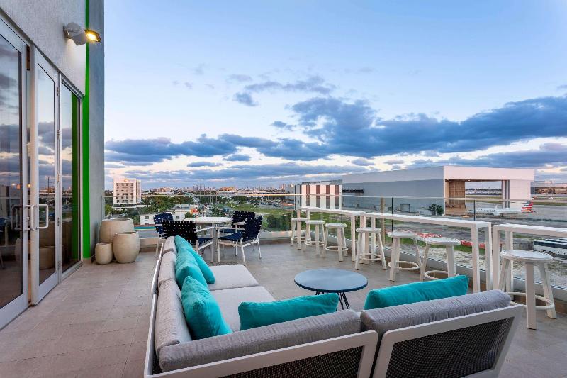 בית מלון כפרי Wyndham Garden Miami International Airport