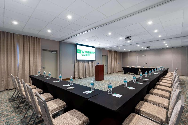 בית מלון כפרי Wyndham Garden Miami International Airport