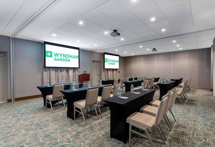 בית מלון כפרי Wyndham Garden Miami International Airport