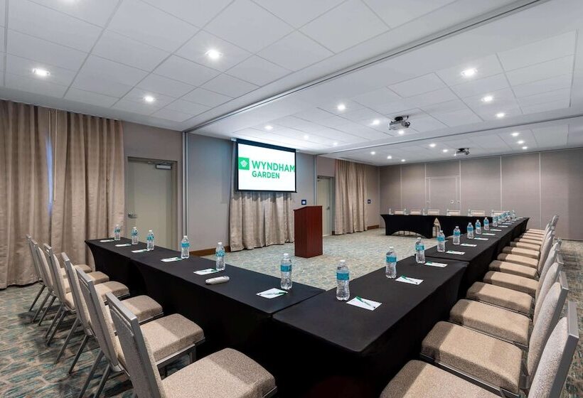 בית מלון כפרי Wyndham Garden Miami International Airport