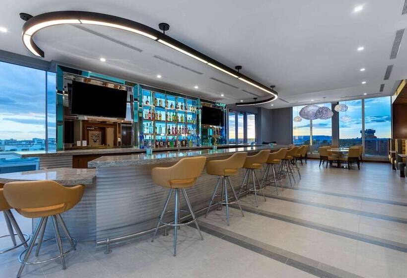 בית מלון כפרי Wyndham Garden Miami International Airport