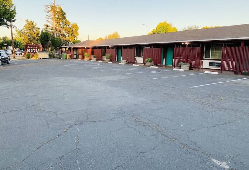 Pacheco Pass Motel