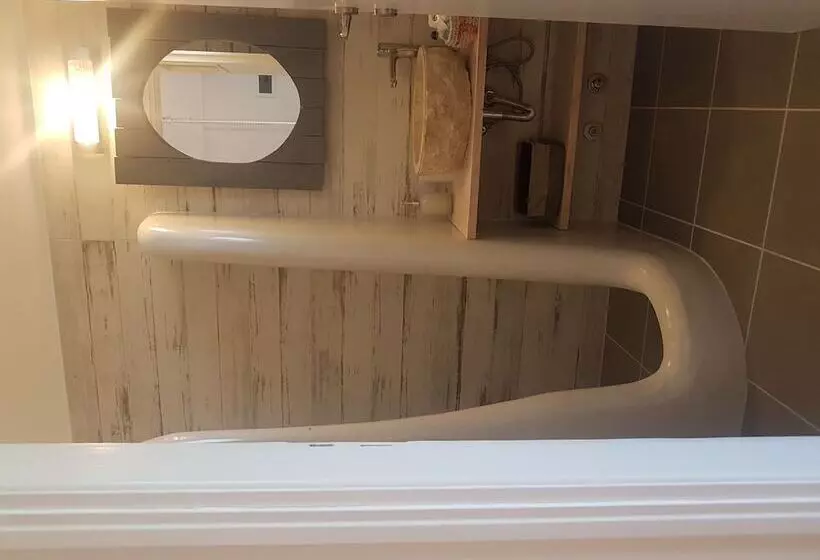 Hotel Eleana Studios