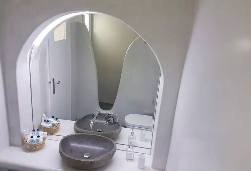 Hotel Eleana Studios