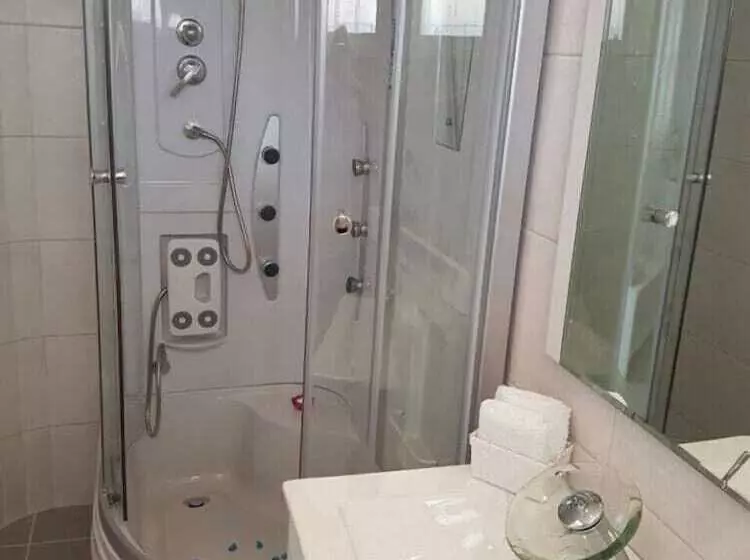 Hotel Eleana Studios