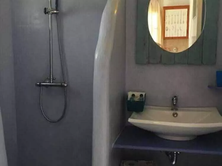 Hotel Eleana Studios