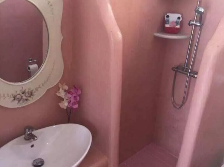 Hotel Eleana Studios