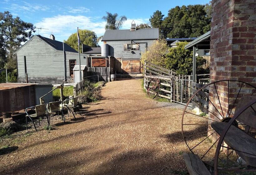 Pensión A Twist Of Willow