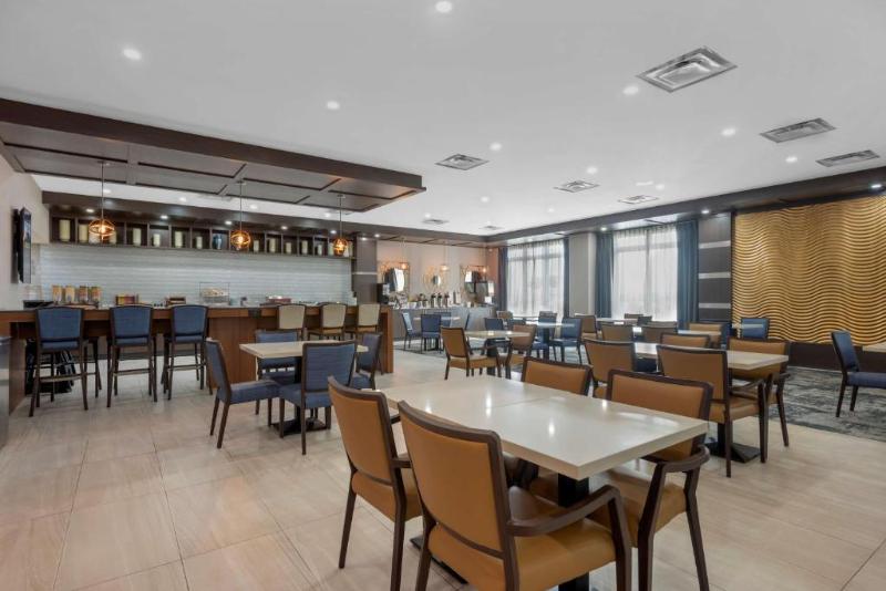 هتل Best Western Premier Executive Residency Medicine Hat