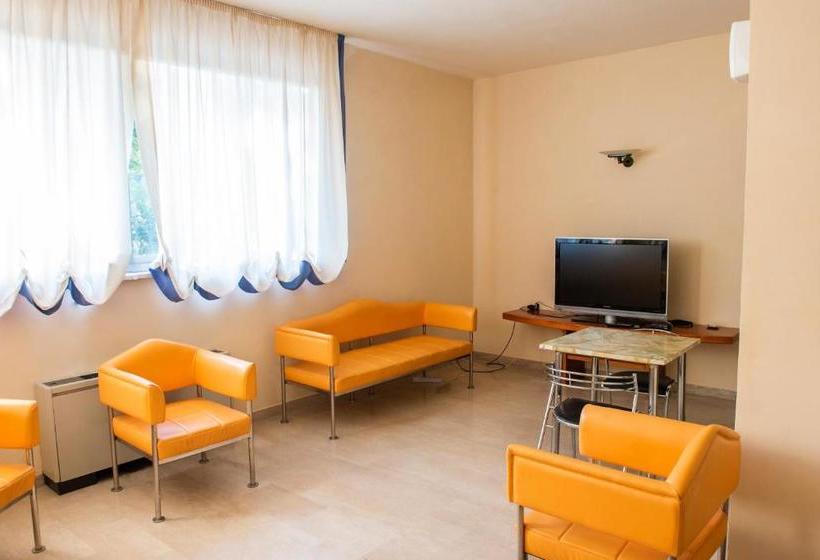 בית מלון כפרי Ostello Settecolli Sport