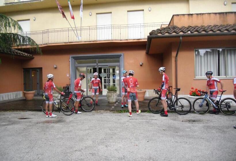 בית מלון כפרי Ostello Settecolli Sport