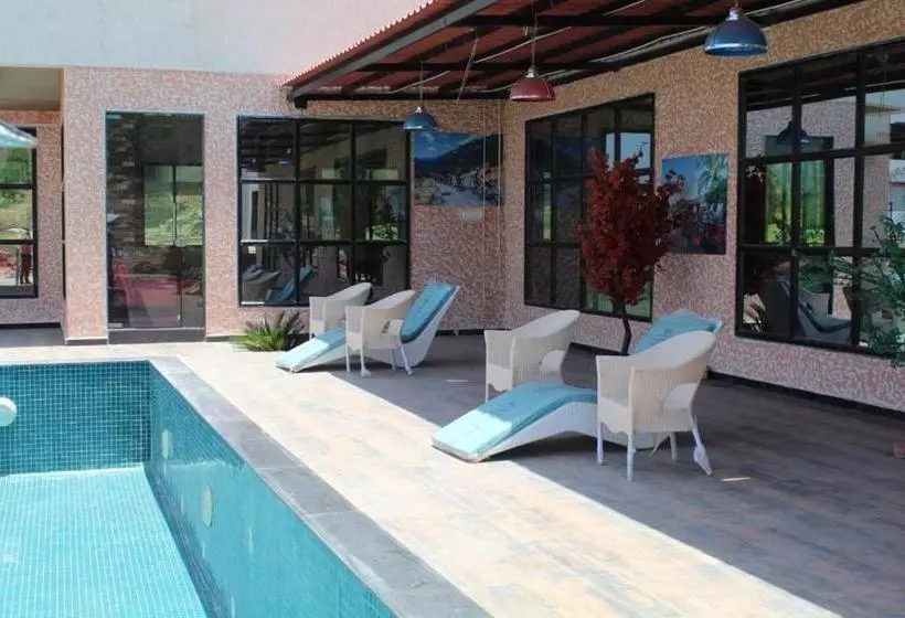 Hotelli Strawberry Hills Saputara