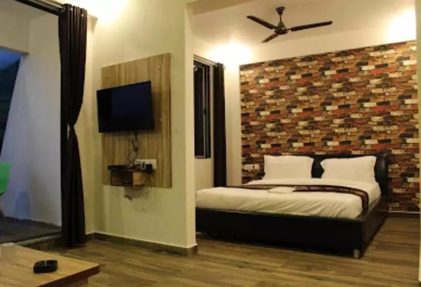 Hotelli Strawberry Hills Saputara