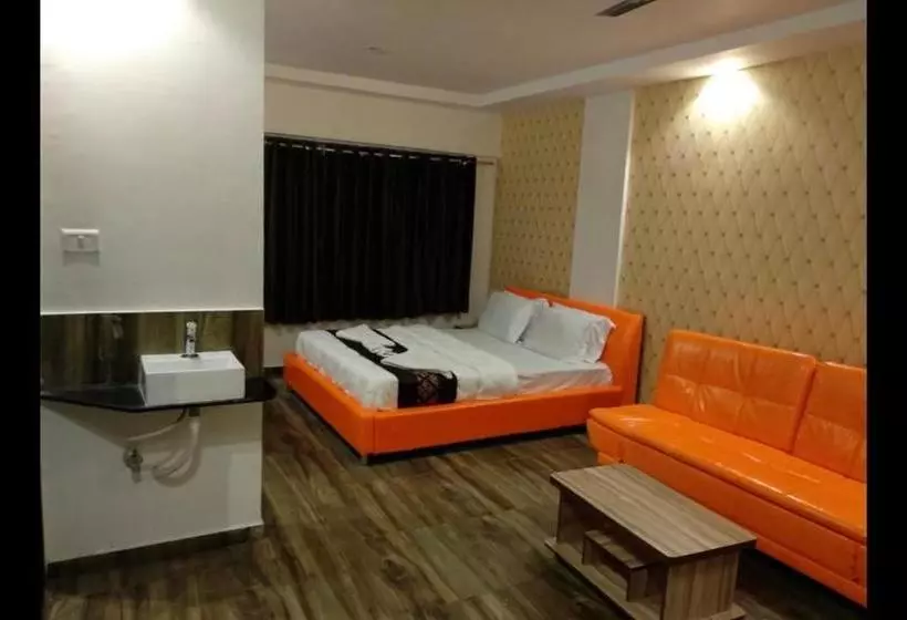 Hotelli Strawberry Hills Saputara