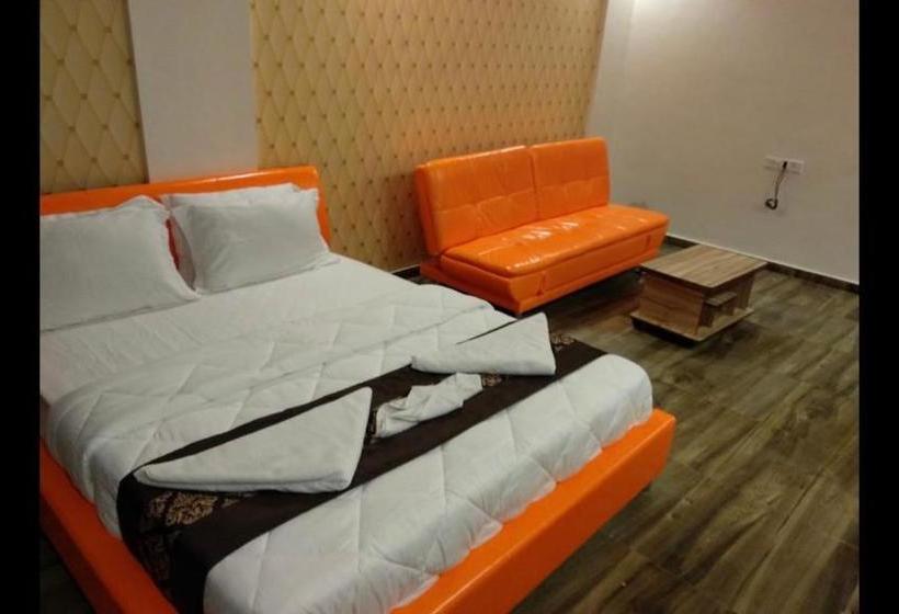 Hotel Strawberry Hills Saputara