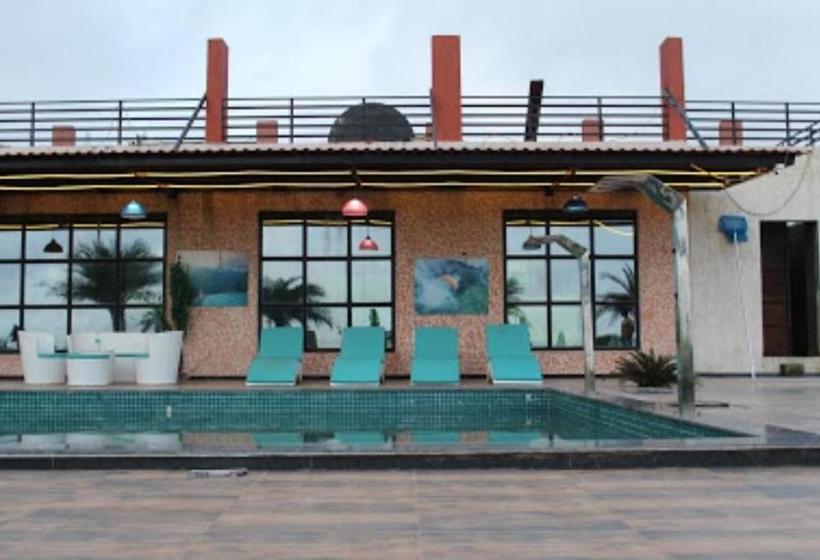 Отель Strawberry Hills Saputara