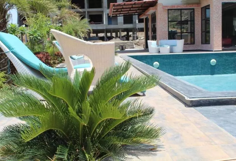 Hotelli Strawberry Hills Saputara