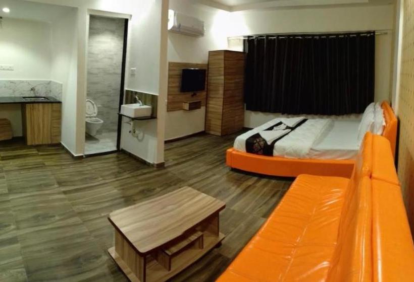 Отель Strawberry Hills Saputara