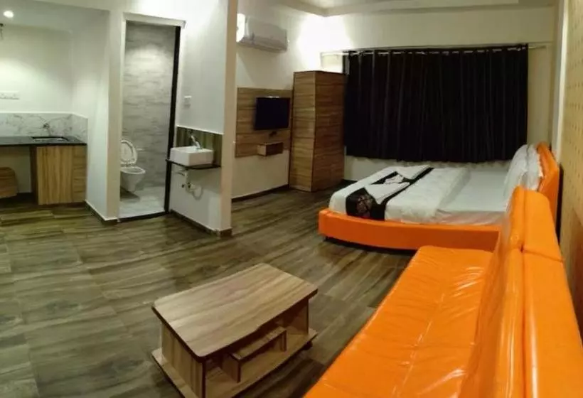 Hotelli Strawberry Hills Saputara