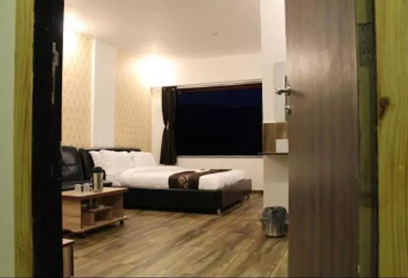 Hotelli Strawberry Hills Saputara