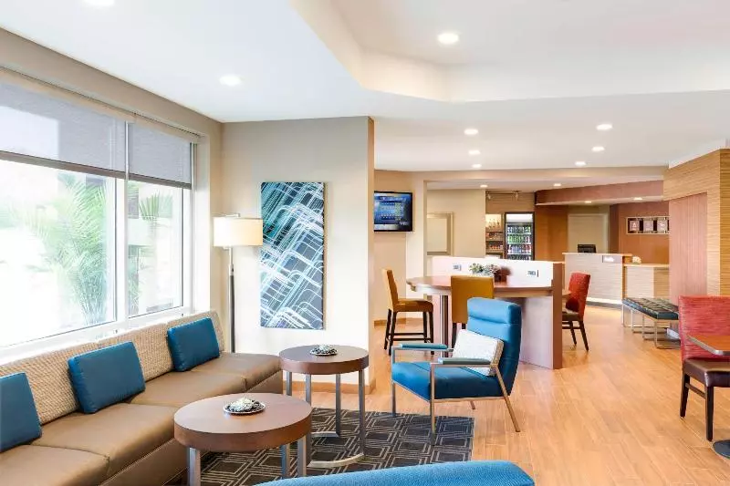 هتل Towneplace Suites By Marriott Jacksonville East