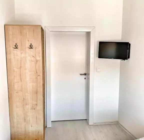 Majatalo Apart Mikeš