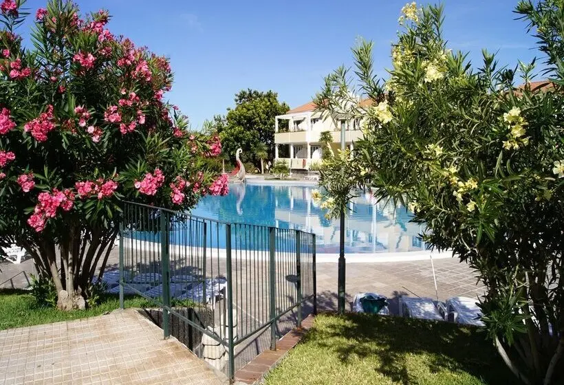 Checkin Apartamentos Laurisilva