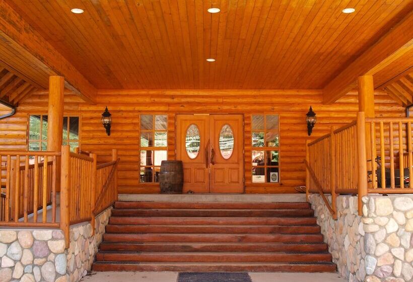 Glacier House Hotel & Resort