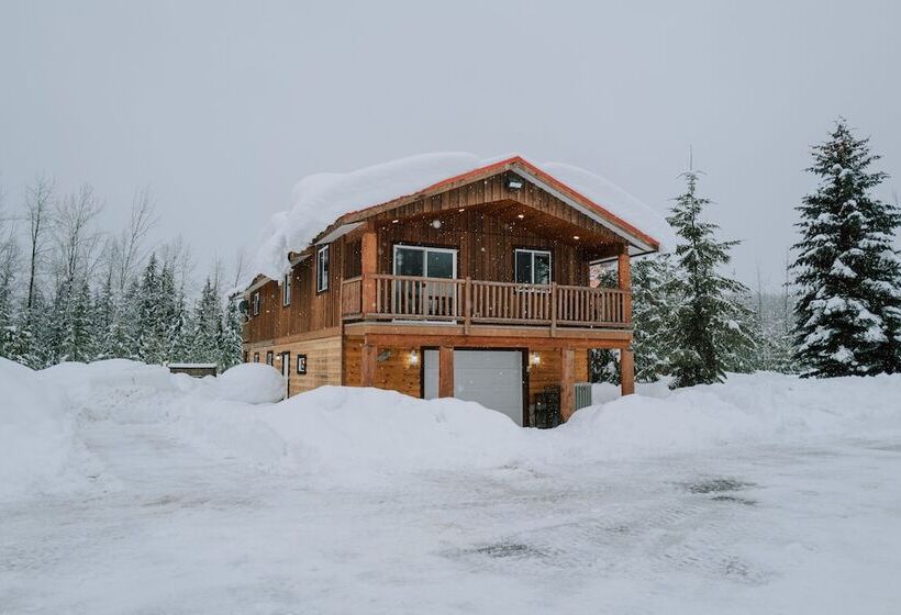 Glacier House Hotel & Resort